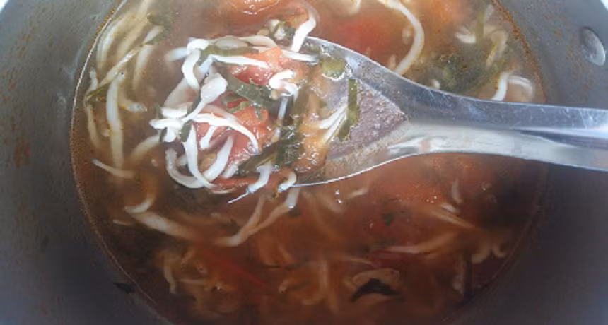 Canh chua cá ngần giúp chống ngán và giải nhiệt ngày hè.