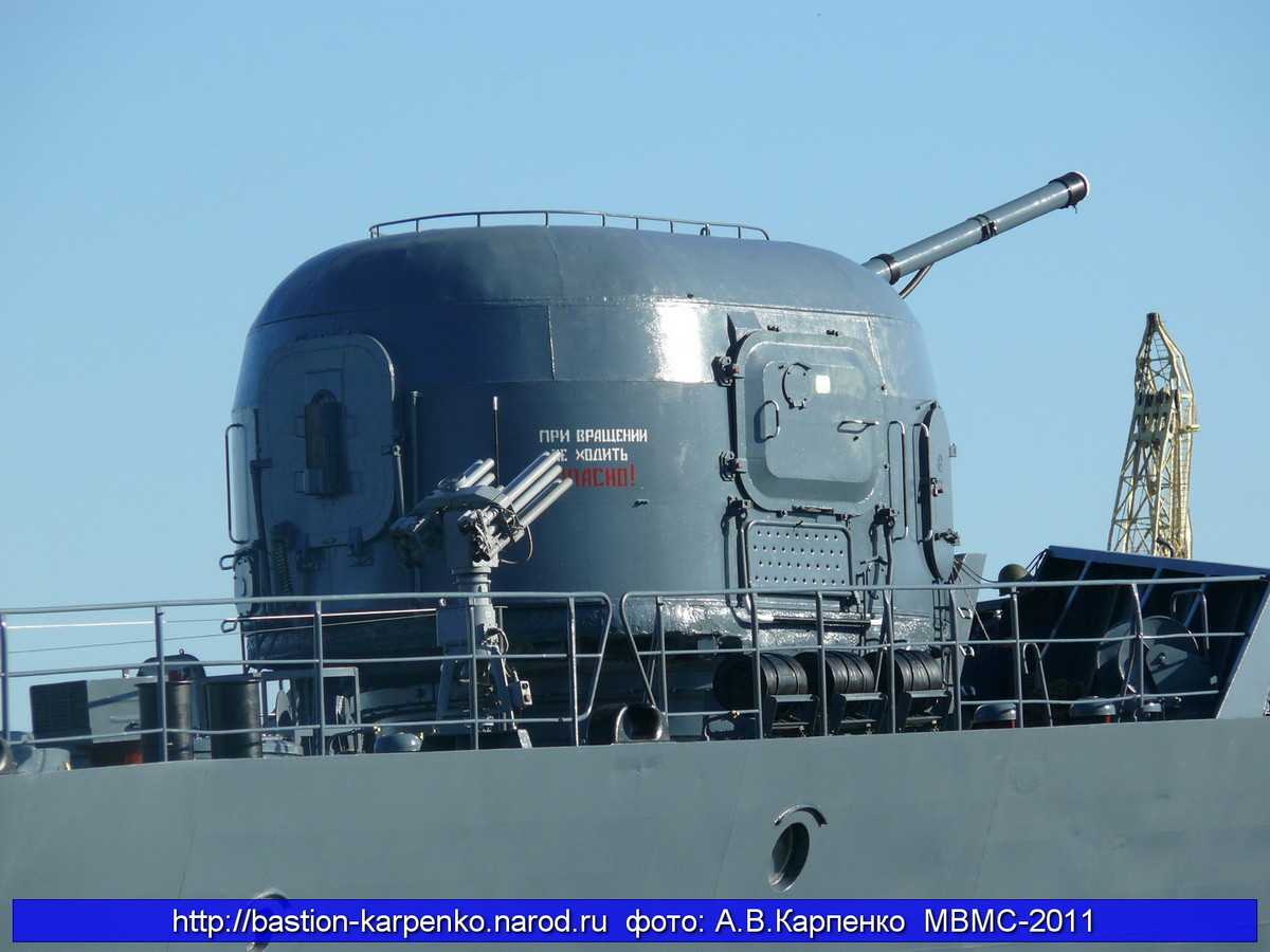 Pháo hạm cao tốc AK-100 trên tàu hộ vệ tên lửa Yaroslav Mudry. Nguồn ảnh: Bastion-Kapenko.