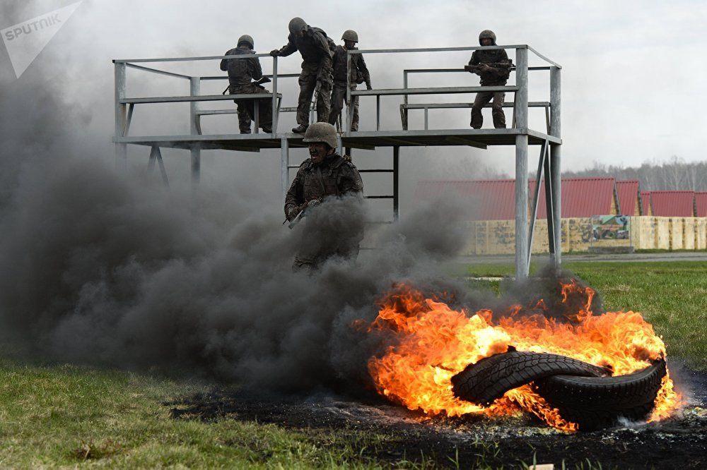 Sau đó là khả năng chịu đựng trong điều kiện tác chiến khắc nghiệt, ở bất kỳ đâu và bất kỳ lúc nào. Nguồn ảnh: Sputnik.