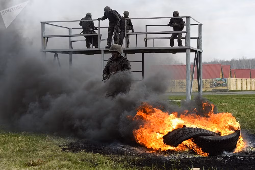 Sau đó là khả năng chịu đựng trong điều kiện tác chiến khắc nghiệt, ở bất kỳ đâu và bất kỳ lúc nào. Nguồn ảnh: Sputnik.
