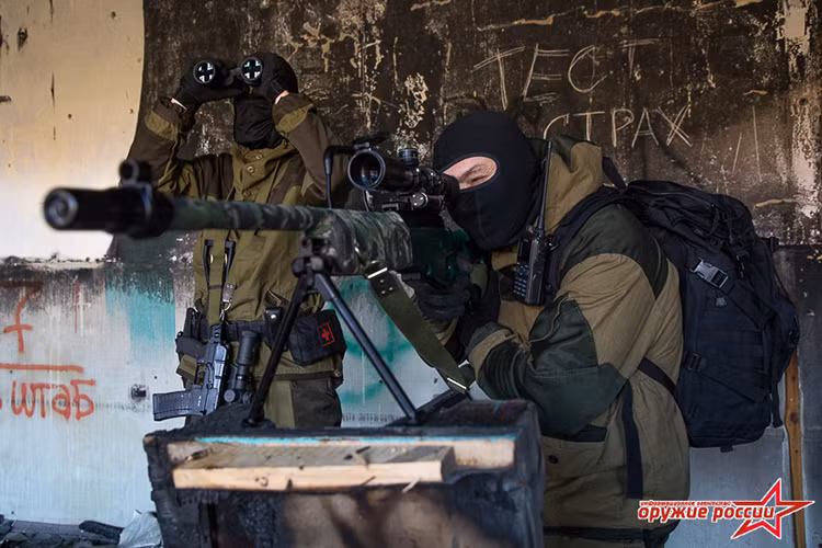 Và một trong số đơn vị này là đơn vị tác chiến đặc biệt (SSO) “Grom” thuộc Vệ binh Quốc gia Nga tại vùng Chelyabinsk, phía nam vùng núi Ural. Đơn vị này được chuyển giao cho Vệ binh Quốc gia Nga từ năm 2017 chỉ một năm sau khi lực lượng này được thành lập. Nguồn ảnh: Weapon Russia.