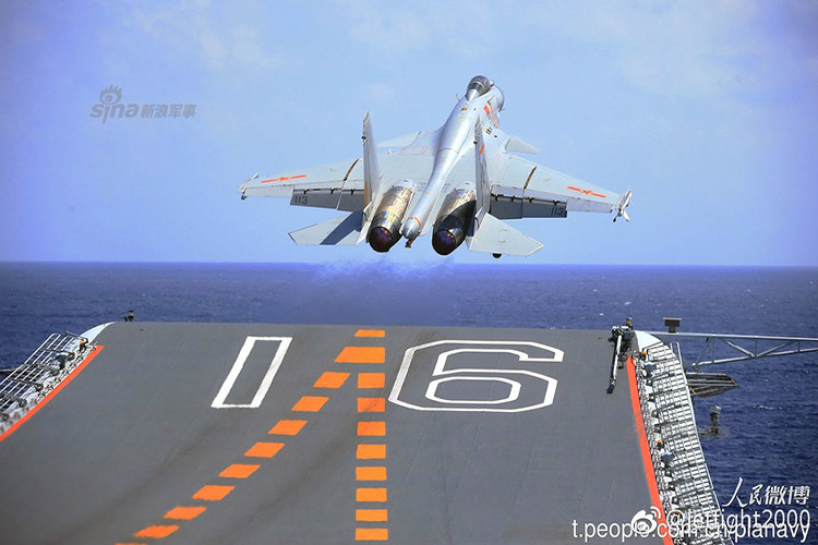 Trang bị vũ khí cơ bản của J-15D nhiều khả năng sẽ gồm một pháo tự động 30mm GSh-30-1; 8 tên lửa không đối không PL-12 hoặc R-77 và 4 tên lửa PL-9 hoặc R-73. Nguồn ảnh: Sina.