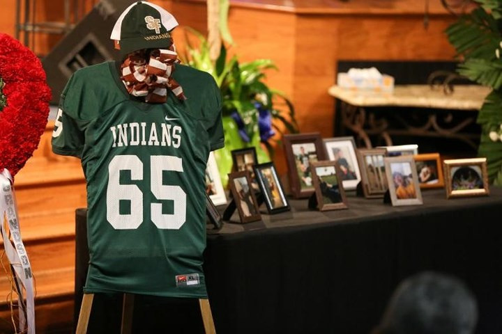 Những vật dụng từng gắn bó với Garcia. Cậu ước mơ sẽ được vào quân ngũ khi rời ghế nhà trường.