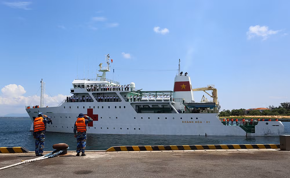 Tàu 561 rời quân cảng Cam Ranh.