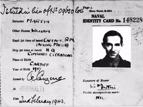 Chứng minh nhân thân Thiếu tá William Martin. (Nguồn: Defense Media Network)