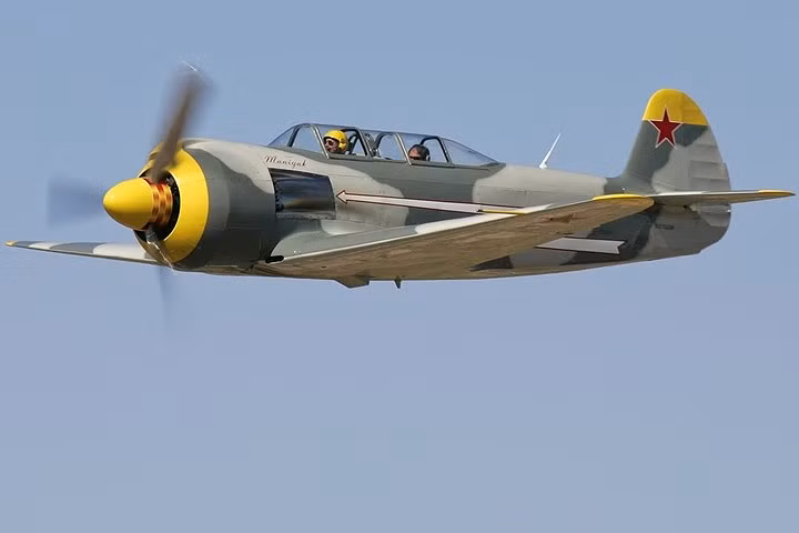Yak-11 ra đời sau đó, sử dụng nhiều bộ phận của Yak-3. NATO đặt cho Yak-11 biệt danh “Moose”. Còn phe Warsaw thì gọi đây là Chim ưng.
