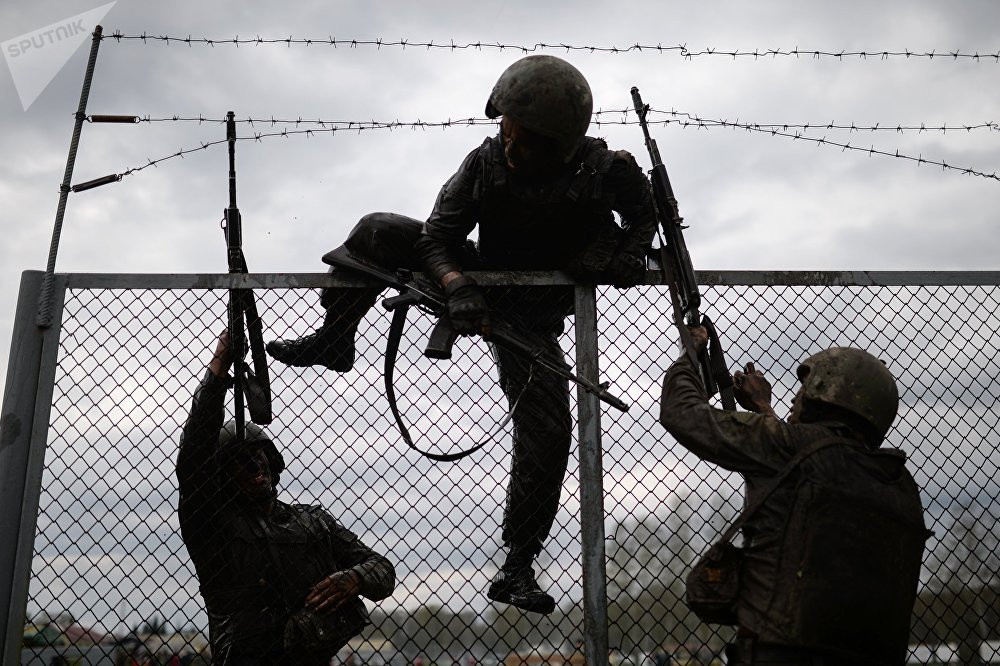 Các bài huấn luyện hay kiểm tra năng lực của ứng viên của lực lượng đặc nhiệm Spetsnaz, Nga luôn đề cao tinh thần đồng đội và họ phải giúp nhau vượt qua mọi thử thách. Nguồn ảnh: Sputnik.