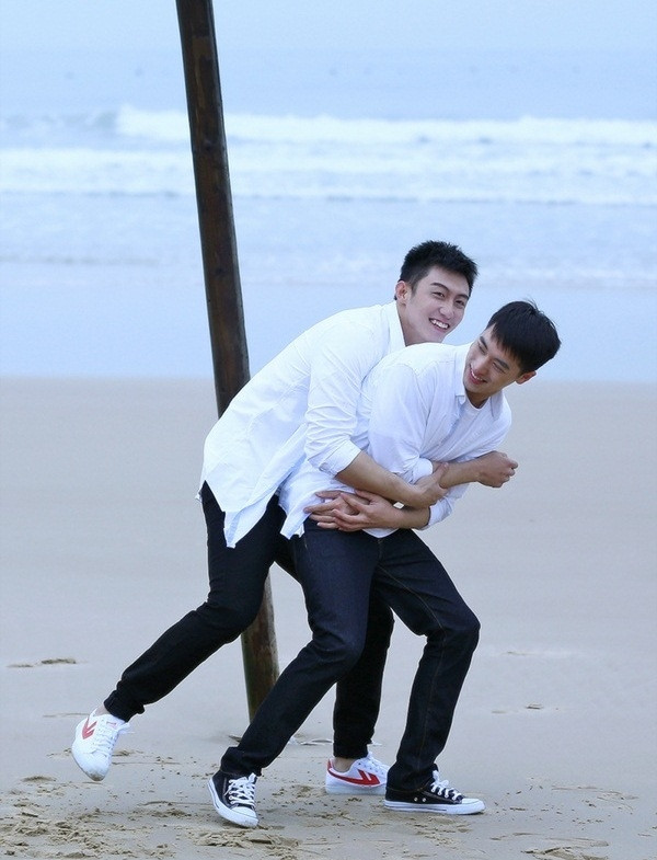 Tình cảm thân thiết giữa họ khiến tôi thấy nghi ngờ. Ảnh minh họa