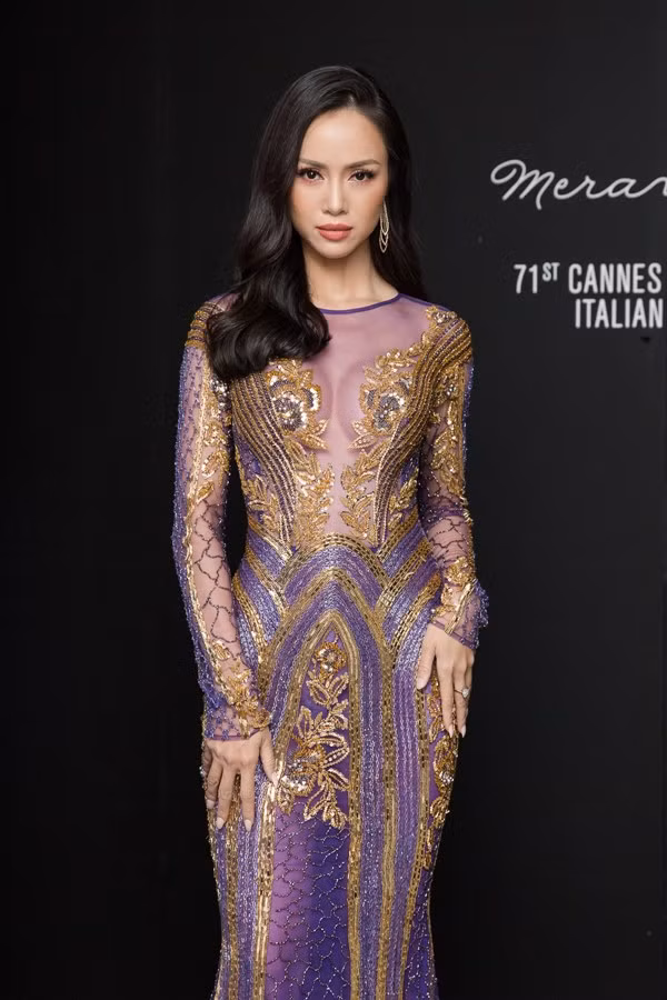 Vậy nên, một bài học được đúc kết lại, trước khi phát ngôn hay đưa ra bất kỳ một thông tin nào đều phải chính xác tuyệt đối và nếu có lỡ sai sót hãy bình tĩnh giải quyết vấn đề. Vũ Ngọc Anh đã làm tốt điều đó, giúp cô ghi điểm trong lòng người hâm mộ khi kịp thời đưa ra lời xin lỗi, xoa dịu dư luận.