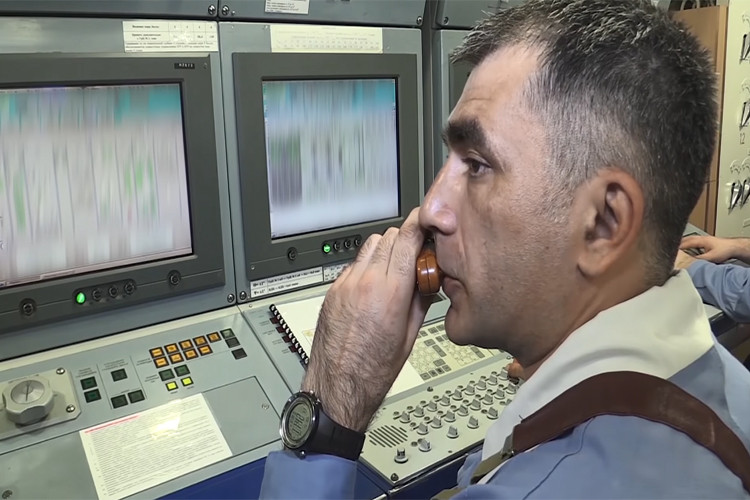 Theo kế hoạch này, cặp tàu ngầm hạt nhân Nga sẽ phóng tới 16 quả Bulava vào một mục tiêu đã định trước. Tuy nhiên, chưa rõ tàu ngầm nào sẽ phóng các tên lửa chiến lược này bởi sẽ chỉ có 1 tàu ngầm thực hiện phóng trong 2 chiếc được huy động. Nguồn ảnh: Bộ Quốc phòng Nga.