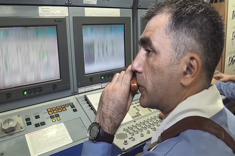 Theo kế hoạch này, cặp tàu ngầm hạt nhân Nga sẽ phóng tới 16 quả Bulava vào một mục tiêu đã định trước. Tuy nhiên, chưa rõ tàu ngầm nào sẽ phóng các tên lửa chiến lược này bởi sẽ chỉ có 1 tàu ngầm thực hiện phóng trong 2 chiếc được huy động. Nguồn ảnh: Bộ Quốc phòng Nga.