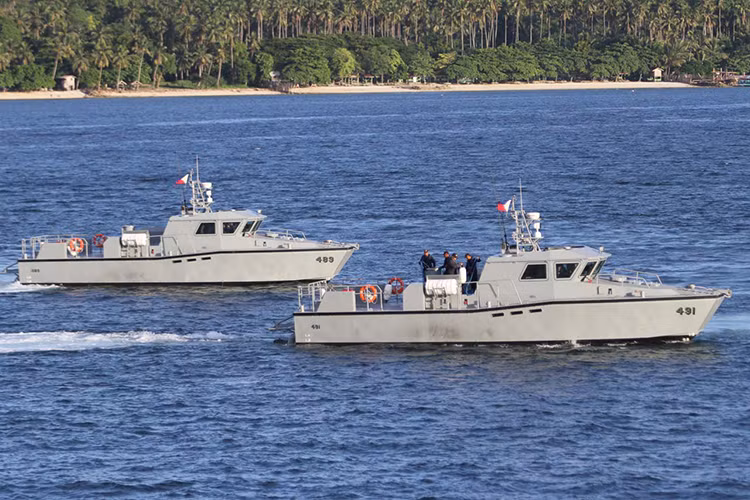 Theo nhiều nguồn tin quân sự của Philippines, hải quân nước này sẽ tiến hành nâng cấp ba tàu MPAC Mk 3 hiện có lên biến thể tấn công nhanh mang tên lửa với hệ thống Typhoon MLS-ER mang theo các tên lửa tấn công dẫn đường Spike-ER do hãng Rafael phát triển. Nguồn ảnh: MaxDefense.