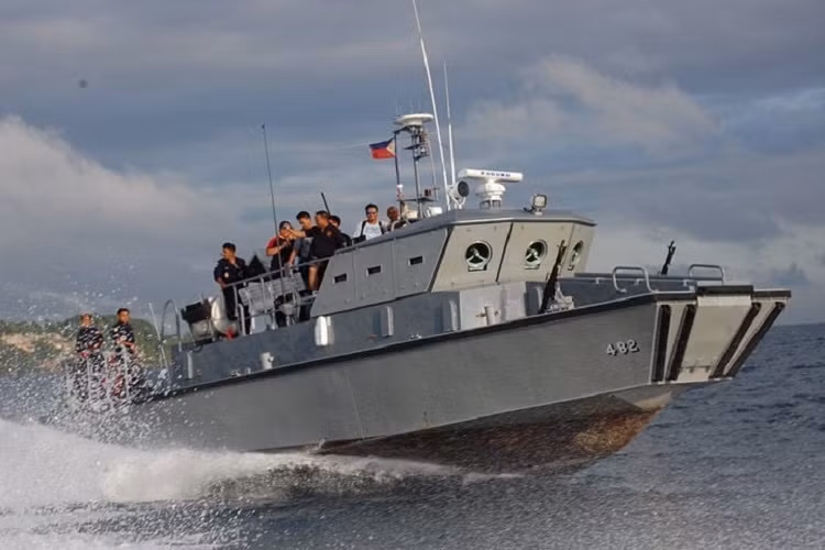 Theo tờ The Times của Israel, sau thời gian trì hoãn cuối cùng Hải quân Philippines cũng đưa vào biên chế tàu tấn công nhanh mang tên lửa Spike-ER dựa trên nền tảng tàu cao tốc tấn công đa nhiệm MPAC vốn được Philippines đưa vào trang bị trước đó. Nguồn ảnh: MaxDefense.