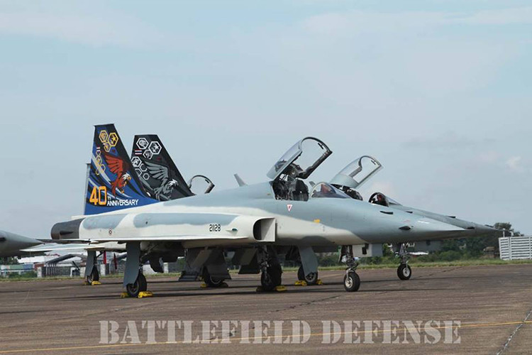 Được biết, Thái Lan đưa vào trang bị dòng chiến đấu cơ F-5E/F Tiger II trong những namw 1980 và trước đó là F-5A/B Tiger trong những namw 1960. Các biến thể F-5A/B bị loại biên từ khá lâu trong khi đó biến thể F-5E/F với số lượng lên tới 30 chiếc vẫn đang hoạt động. Nguồn ảnh: Sompong Nondhasa.