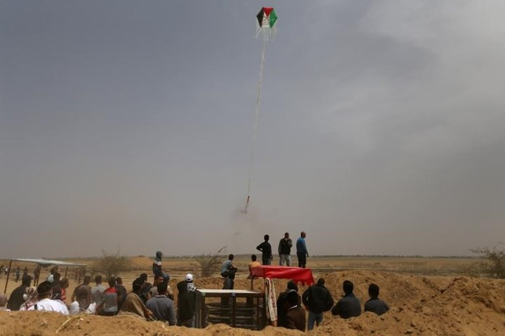 Từ hồi cuối tháng 4, người Palestine đã áp dụng chiêu thức diều lửa để đối phó với Israel.