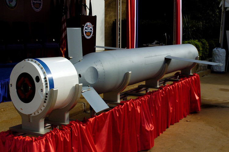 Dù không phải là công ty chế tạo ra Tomahawk nhưng Raytheon lại nằm trong chuỗi các công ty được phép sản xuất dòng tên lửa hành trình này. Do đó việc Raytheon dành được hợp đồng trên là điều khá dễ hiểu. Được biết hiện tại ở Mỹ có tới ba công ty được phép sản xuất Tomahawk gồm McDonnell Douglas (công ty con của Boeing), General Dynamics và Raytheon. Nguồn ảnh: seaforces.org.