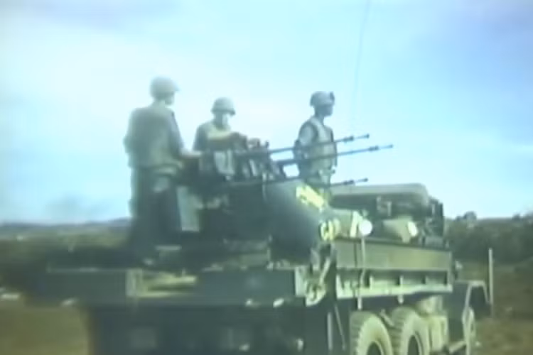 Hầu hết các loại vũ khí phòng không của Mỹ đưa sang miền Nam Việt Nam chủ yếu "ngồi chơi xơi nước" trong quá trình tham chiến tại Việt Nam, một ít trong số đó được cải biên cho các nhiệm vụ chống bộ binh và hầu hết đều theo các đơn vị viễn chinh Mỹ rút về nước sau Hiệp định Paris. Nguồn ảnh: WWIIPublicDomain.