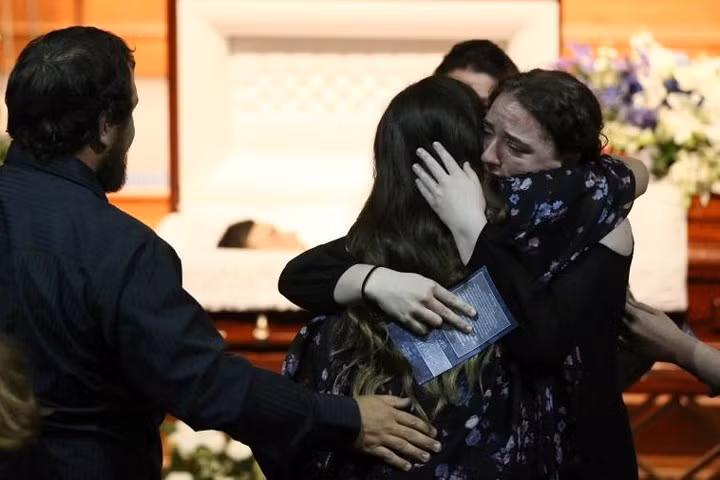 Cậu được xem là một người anh hùng khi bất chấp nguy hiểm để cứu sống các bạn cùng học trong vụ xả súng đẫm máu.