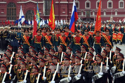 Đội danh dự Nga tại lễ diễu binh diễu hành kỷ niệm 72 năm Ngày Chiến thắng vĩ đại ở Moskva ngày 9/5/2017. Ảnh: AFP/TTXVN