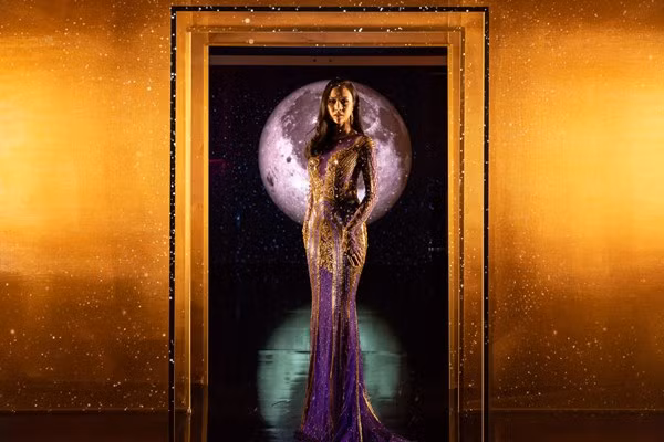 Trong rất nhiều vấn đề, áp lực lớn nhất mà Vũ Ngọc Anh phải đối mặt chính là kiến thức. "Học hỏi được bao nhiêu, nhận lại được những gì sau mỗi chuyến đi, đầu tư lớn như thế nào là điều khiến tôi phải suy nghĩ. Ngành công nghiệp phim ảnh là cái mà tôi đam mê. Vì vậy, được đến và tiếp xúc trong môi trường với những con người trong giới trên thế giới là sự đầu tư xứng đáng...