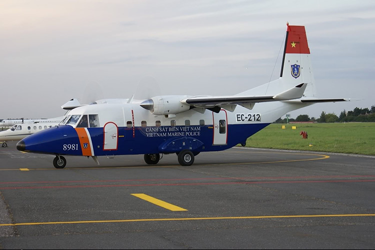 Nhiều khả năng nhiệm vụ NC-212i của Không quân Việt Nam là vận tải hàng hóa, chi viện quân số cho các tuyến đảo nhờ khả năng cất hạ cánh đường băng cực ngắn của mình. Bên cạnh đó thì chức năng giám sát biển được giữ lại để làm cánh tay nối dài cho hệ thống cảnh giới trong đất liền. Nguồn ảnh: aviationtribune.com.