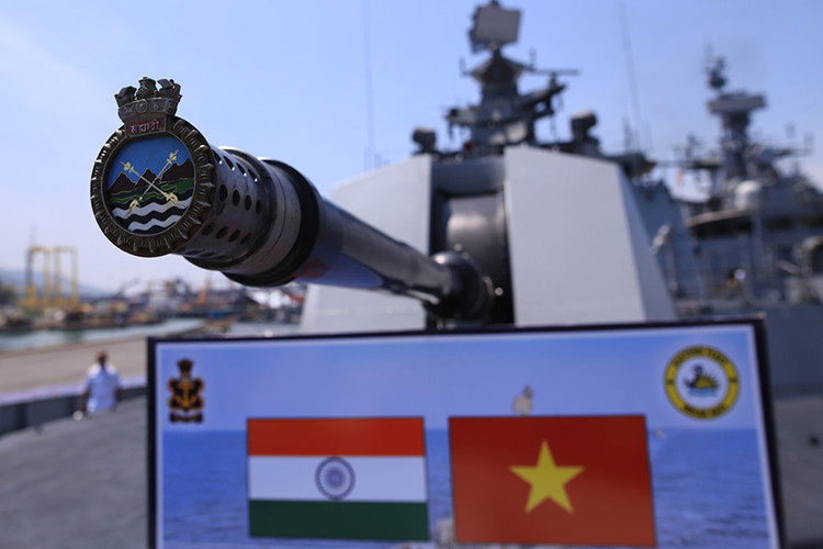 Một phần trong các hoạt động thắt chặt mối quan hệ hợp tác truyền thống giữa Hải quân Ấn Độ và Hải quân Việt Nam, trong hôm 21/5 vừa qua biên đội gồm ba tàu chiến Ấn Độ đã có có chuyến thăm chính thức thành phố Đà Nẵng kéo dài 4 ngày từ 21/5-25/5. Nguồn ảnh: Nguyễn Tú.