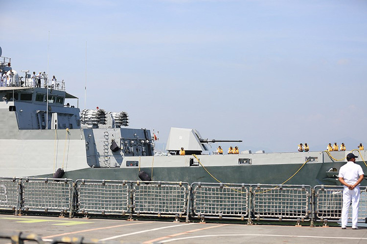 Với vai trò hộ vệ hạm và tác chiến chống ngầm, các tàu Kamorta của Hải quân Ấn Độ nổi tiếng về sự cơ động, bản thân tàu còn được trang bị 4 động cơ diesel Pielstick giúp nó có thể di chuyển tối đa với vận tốc lên đến 25 hải lý/giờ. Cùng với đó là tầm hoạt động tối đa lên đến 5.550 km khi ở tốc độ hành trình khoảng 18 hải lý/giờ. Nguồn ảnh: Viettimes.