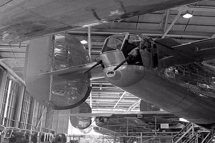 Trong khi đó con số này đối với máy bay chiến đấu là hơn 2.3 triệu chiếc, cao nhất trong lịch sử nhân loại.