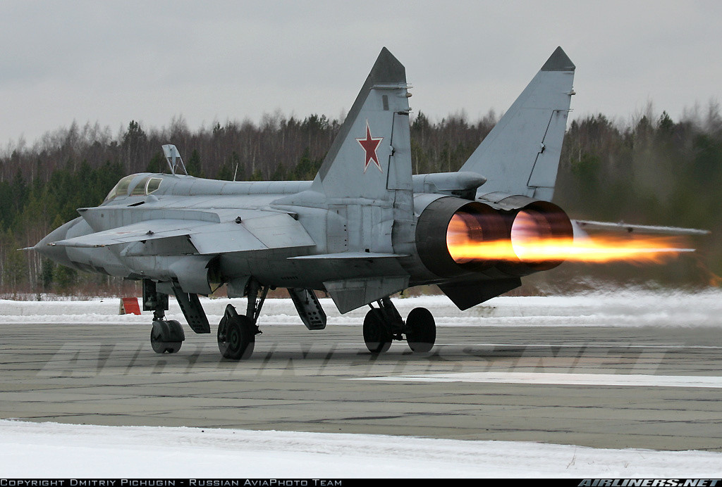 Tiêm kích đánh chặn siêu âm MiG-31 của không quân Nga trong một lần cất cánh. Nguồn ảnh: Airliners.net