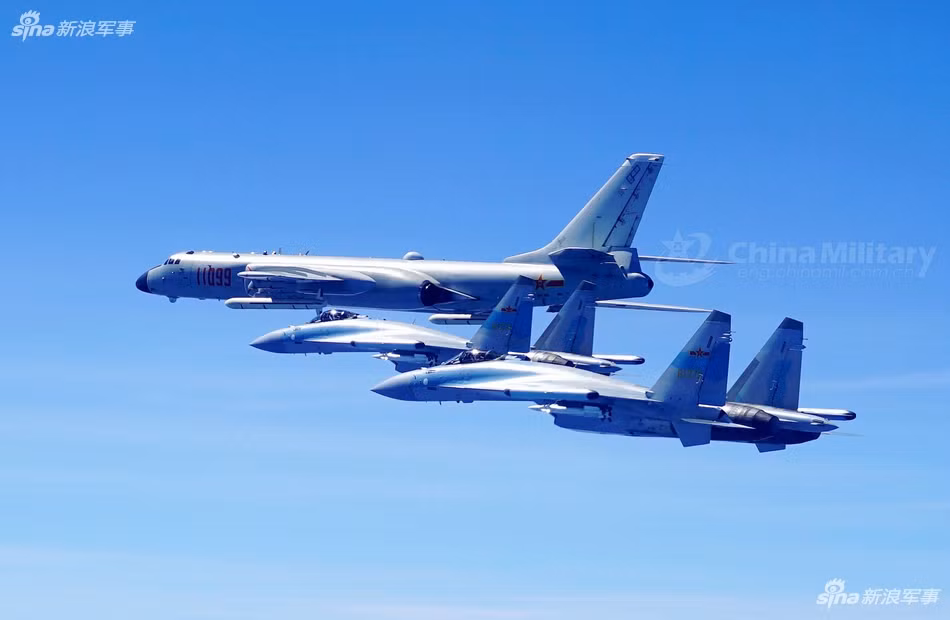 Tính tới thời điểm hiện tại, Trung Quốc đã nhận được 14 trong tổng số 24 tiêm kích Su-35 hiện đại trong hợp đồng ký tháng 11/2015 với Công ty xuất khẩu vũ khí quốc doanh Rosoboronexport (Nga). Bản hợp đồng này có trị giá lên tới 1,5 tỷ USD.