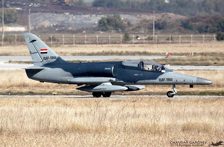 Khi phải đối đầu với các tay súng IS vốn không sở hữu lực lượng không quân cũng như hệ thống phòng không đủ mạnh L-159A là sự lựa chọn không hề tồi của Không quân Iraq. Khi chi phí dành cho mẫu chiến đấu cơ này tương đối thấp nhưng khả năng tác chiến của nó lại không hề thua kém các dòng máy bay tấn công mặt đất hiện đại. Nguồn ảnh: Defense Industry Daily.