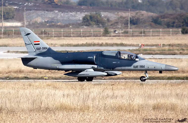 Khi phải đối đầu với các tay súng IS vốn không sở hữu lực lượng không quân cũng như hệ thống phòng không đủ mạnh L-159A là sự lựa chọn không hề tồi của Không quân Iraq. Khi chi phí dành cho mẫu chiến đấu cơ này tương đối thấp nhưng khả năng tác chiến của nó lại không hề thua kém các dòng máy bay tấn công mặt đất hiện đại. Nguồn ảnh: Defense Industry Daily.