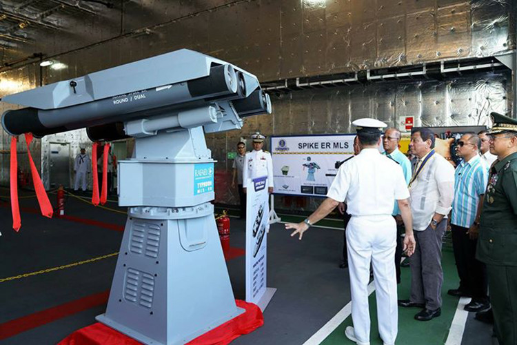 Về Typhoon MLS-ER, hệ thống vũ khí này gồm một bệ phóng tên lửa mang theo bốn tên lửa dẫn đường Spike-ER có tầm bắn lên đến 8.000 mét, cùng với đó là cảm biến và hệ thống kiểm soát hỏa lực đi kèm. Còn tên lửa Spike-ER có thể được sử dụng cho nhiệm vụ chống hạm lẫn chống tăng. Nguồn ảnh: MaxDefense.