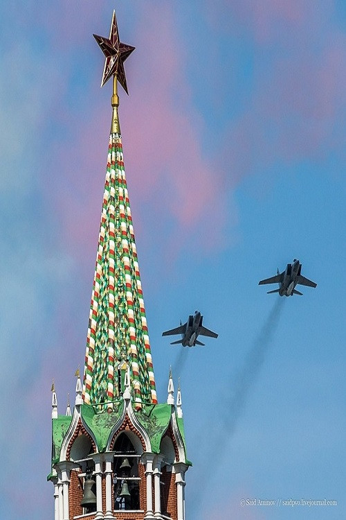 Trong đó riêng đội hình của MiG-31 sẽ có tới hai đội hình riêng biệt gồm các biến thể MiG-31 hiện đại hóa MiG-31BM và MiG-31K mang theo tên lửa “Kinzhal”. Nguồn ảnh: sdelanounas.ru.