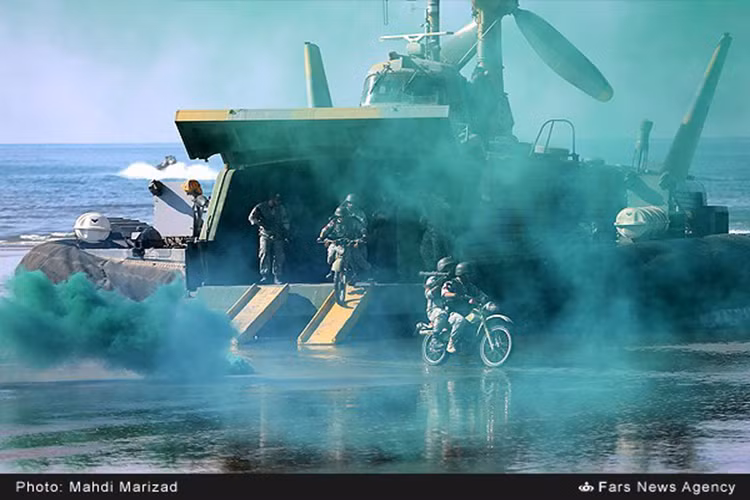 Nhìn chung với sức mạnh quân sự kể trên Iran là một trong những thế lực có thể làm thay đổi cán cân quân sự ở Trung Đông nếu như họ được hiện đại hóa toàn diện trong tương lai gần. Chính vì lo sợ điều này mà Mỹ đã hủy bỏ thỏa thuận hạt nhân năm 2015 với Iran và tiếp tục các lệnh trừng phạt chống lại Tehran, đây cũng là điều mà Israel hay Ả rập Xê út mong muốn. Nguồn ảnh: IRNA.