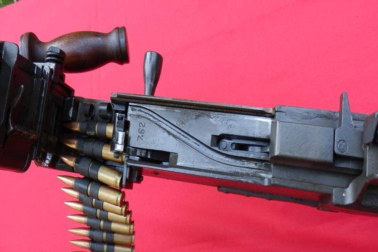 Bên trong khoang đạn của Browning M1919A6 với dây đạn 100 viên sử dụng đạn 7.62×51mm NATO. Nguồn ảnh: northwestfirearms.