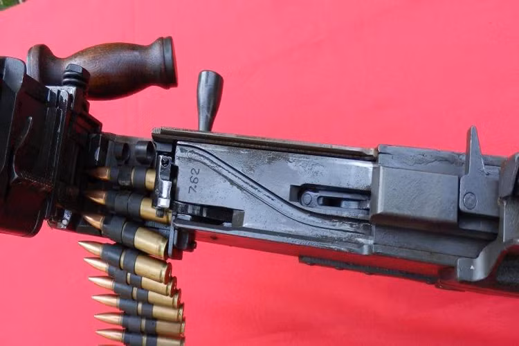 Bên trong khoang đạn của Browning M1919A6 với dây đạn 100 viên sử dụng đạn 7.62×51mm NATO. Nguồn ảnh: northwestfirearms.
