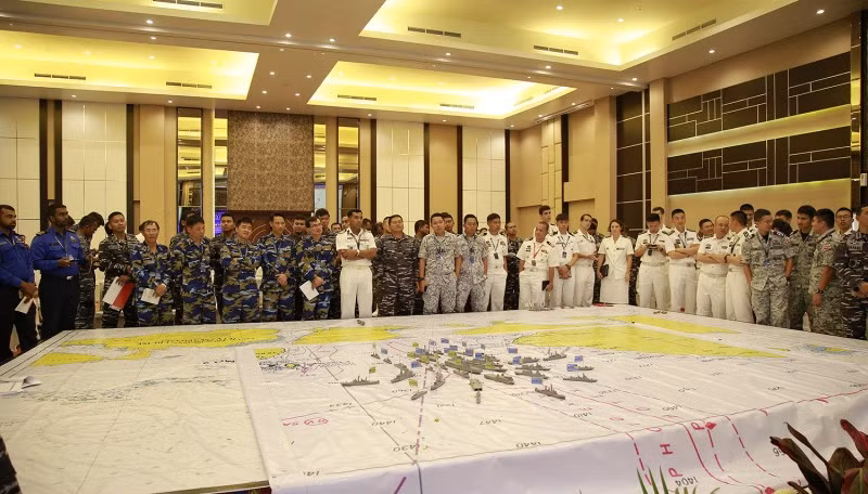 Các thành viên tham gia diễn tập.