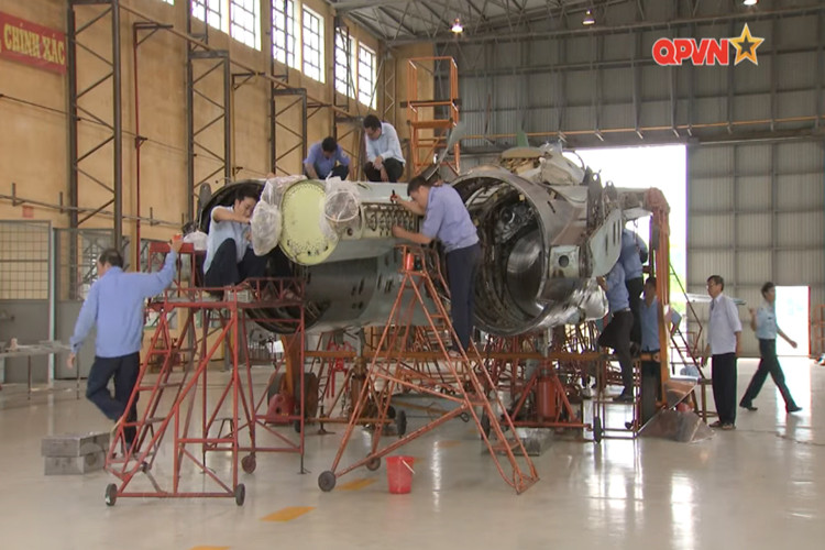 Chỉ riêng công đoạn tháo dỡ, tháo rời đã mất 2 tháng, và sau đó là 1 tháng dành cho quy trình tẩy rửa toàn bộ máy bay và ba cho đến bốn tháng cho công đoạn lắp ráp, hiệu chỉnh lại máy bay.