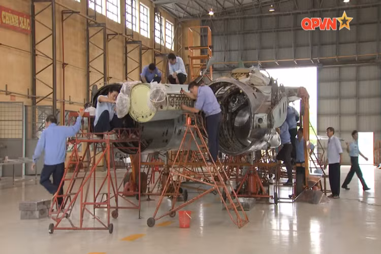 Chỉ riêng công đoạn tháo dỡ, tháo rời đã mất 2 tháng, và sau đó là 1 tháng dành cho quy trình tẩy rửa toàn bộ máy bay và ba cho đến bốn tháng cho công đoạn lắp ráp, hiệu chỉnh lại máy bay.