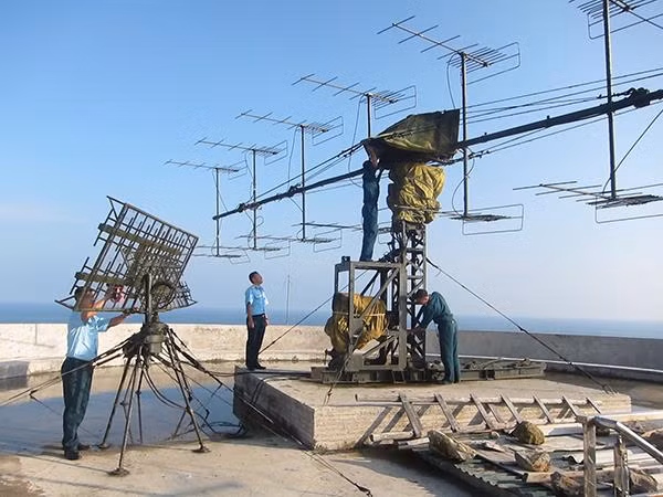 Bảo quản khí tài sau huấn luyện.