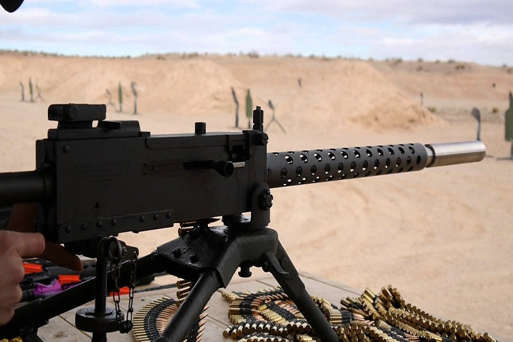 Về thiết kế Browning M1919 có trọng lượng vào khoảng 14kg chưa bao gồm hộp tiếp đạn, chiều dài của súng vào khoảng 1.346mm đối với biến thể M1919A6, đây cũng là biến thể đang được lực lượng Dân quân Tự vệ Kiên Giang sử dụng. Nguồn ảnh: The Truth About Guns.