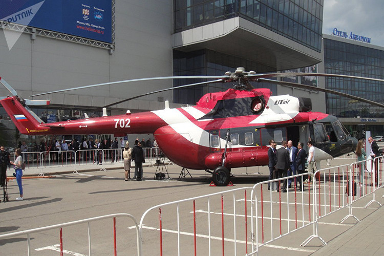 Cạnh nó là biến thể dân sự của Mi-17 là Mi-17A2. Nguồn ảnh: Sputnik.