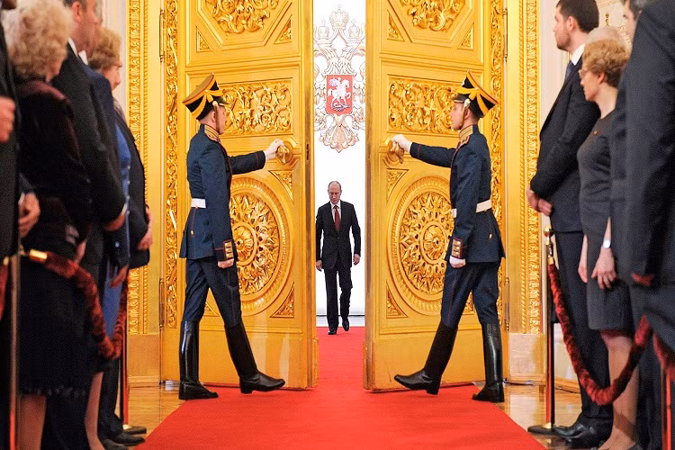 Khá trùng hợp là đúng sau 6 năm, ngày 7/5/2018 đương kim Tổng thống Nga Putin sẽ chính thức bắt đầu nhiệm kỳ Tổng thống Nga thứ 4 của ông sau lễ nhậm chức tại điện Kremlin. Ảnh: Russia Beyond.