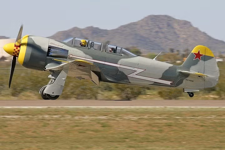 Tốc độ tối đa của máy bay là 645km/h. Trọng lượng tối đa của máy bay là 2.902kg. Máy bay sử dụng động cơ 1.350 mã lực.