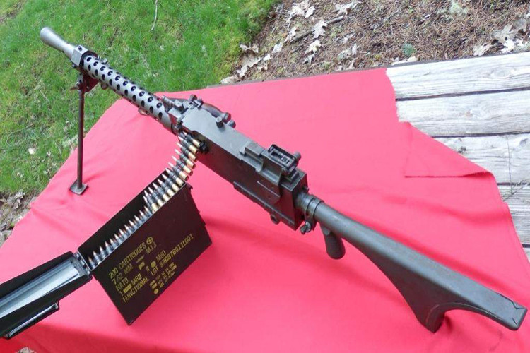 Tất cả các biến thể của Browning M1919 đều sử dụng cỡ đạn 30 caliber hoặc 7.62×51mm NATO, nó có tốc độ bắn vào khoảng 400-600 viên/phút với tầm bắn hiệu quả từ 1.000 mét trở lại và 1.400 mét tối đa, sơ tốc đầu nòng 850m/s Nguồn ảnh: northwestfirearms.