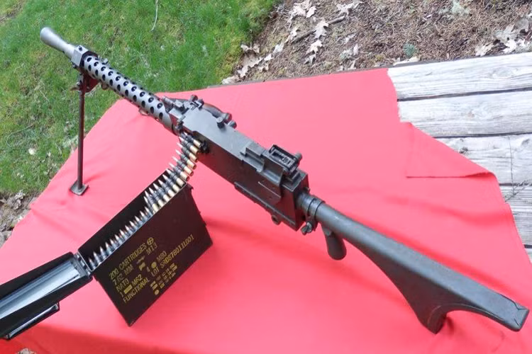 Tất cả các biến thể của Browning M1919 đều sử dụng cỡ đạn 30 caliber hoặc 7.62×51mm NATO, nó có tốc độ bắn vào khoảng 400-600 viên/phút với tầm bắn hiệu quả từ 1.000 mét trở lại và 1.400 mét tối đa, sơ tốc đầu nòng 850m/s Nguồn ảnh: northwestfirearms.