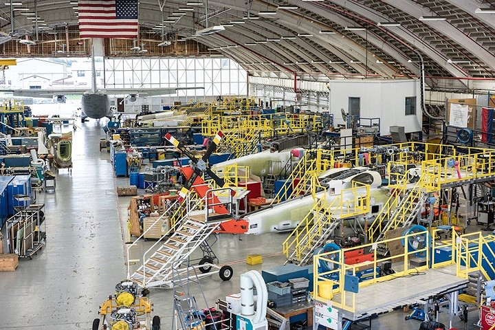 Trung tâm Hậu cần Hàng không của Tuần duyên Mỹ ở thành phố Elizabeth, Bắc Carolina. Nơi này bảo dưỡng máy bay của 25 trạm hàng không của lực lượng tuần duyên Mỹ.