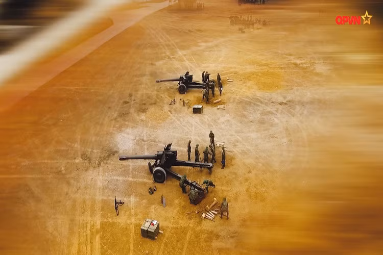 Pháo 130mm M46, là lựu pháo dã chiến nòng dài sử dụng cỡ đạn 130mm được quân đội ta đưa vào trang bị trong Chiến tranh Việt Nam và tiếp tục phục vụ cho tới hiện tại. Đây cũng là loại pháo kéo có tầm bắn xa nhất, mạnh mẽ nhất của pháo binh Việt Nam hiện nay. Nguồn ảnh: QPVN.