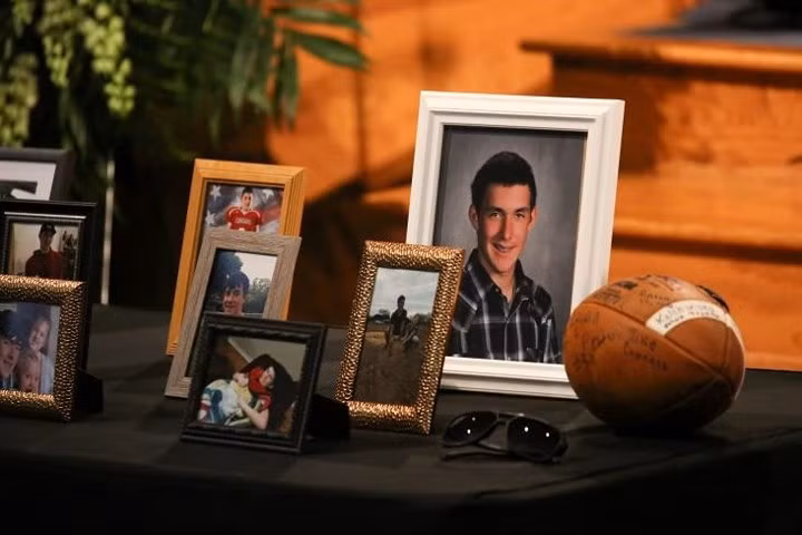 Các kỷ vật liên quan đến Garcia được trưng bày tại lễ tang để tưởng niệm cậu. Garcia bị bắn chết trong vụ xả súng kinh hoàng tại trường học vào ngày 18/5.